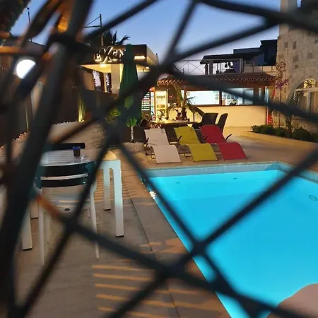 מלון Exen By Weekend 3*